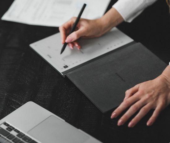 Юридический отдел за 59 000 ₽: почему аутсорсинг выгоднее, чем свой юрист в штате