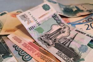 Не только квартира: стало известно, на что копят деньги россияне