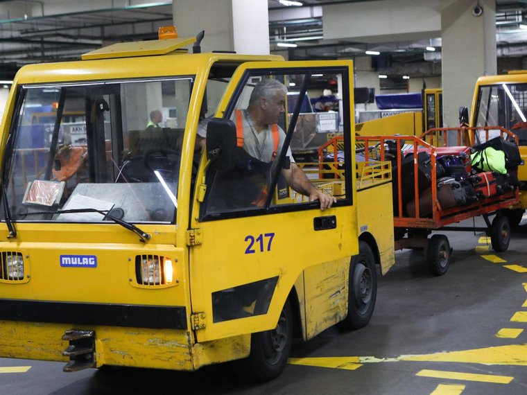 Работа багажной службы аэропорта Шереметьево.