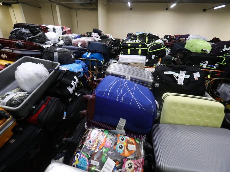 Работа багажной службы аэропорта Шереметьево.