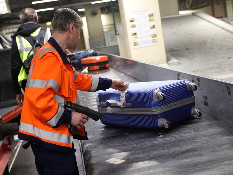 Работа багажной службы аэропорта Шереметьево.