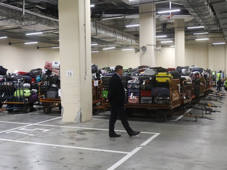 Работа багажной службы аэропорта Шереметьево.